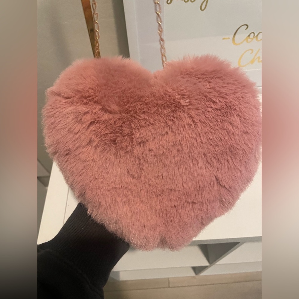 - BNIP Furry heart purse - Picture 3 of 8